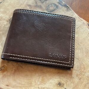 NEW. Levi's Logo Bifold Wallet